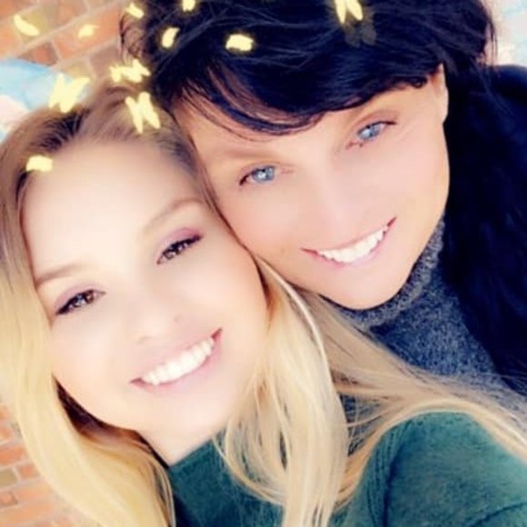 Meet your Posher, Leslie - Picture 1 of 1